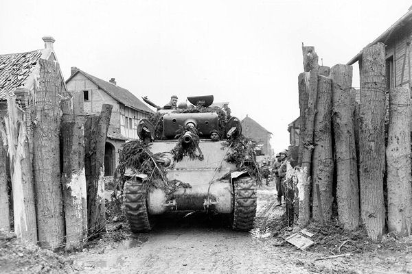 745th TANK BATTALION AT GLADBACH