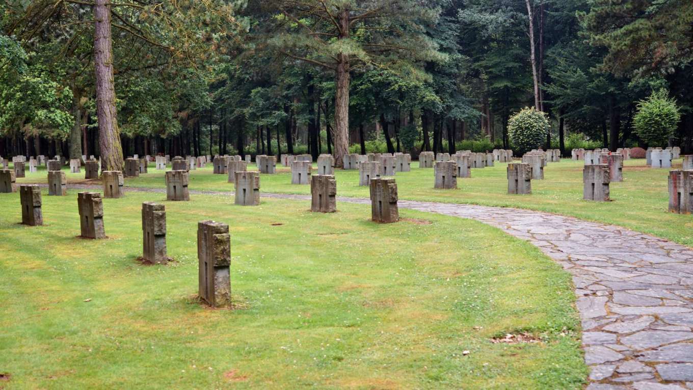 Cemetery of Honor / Ehrenfriedhof Hürtgen