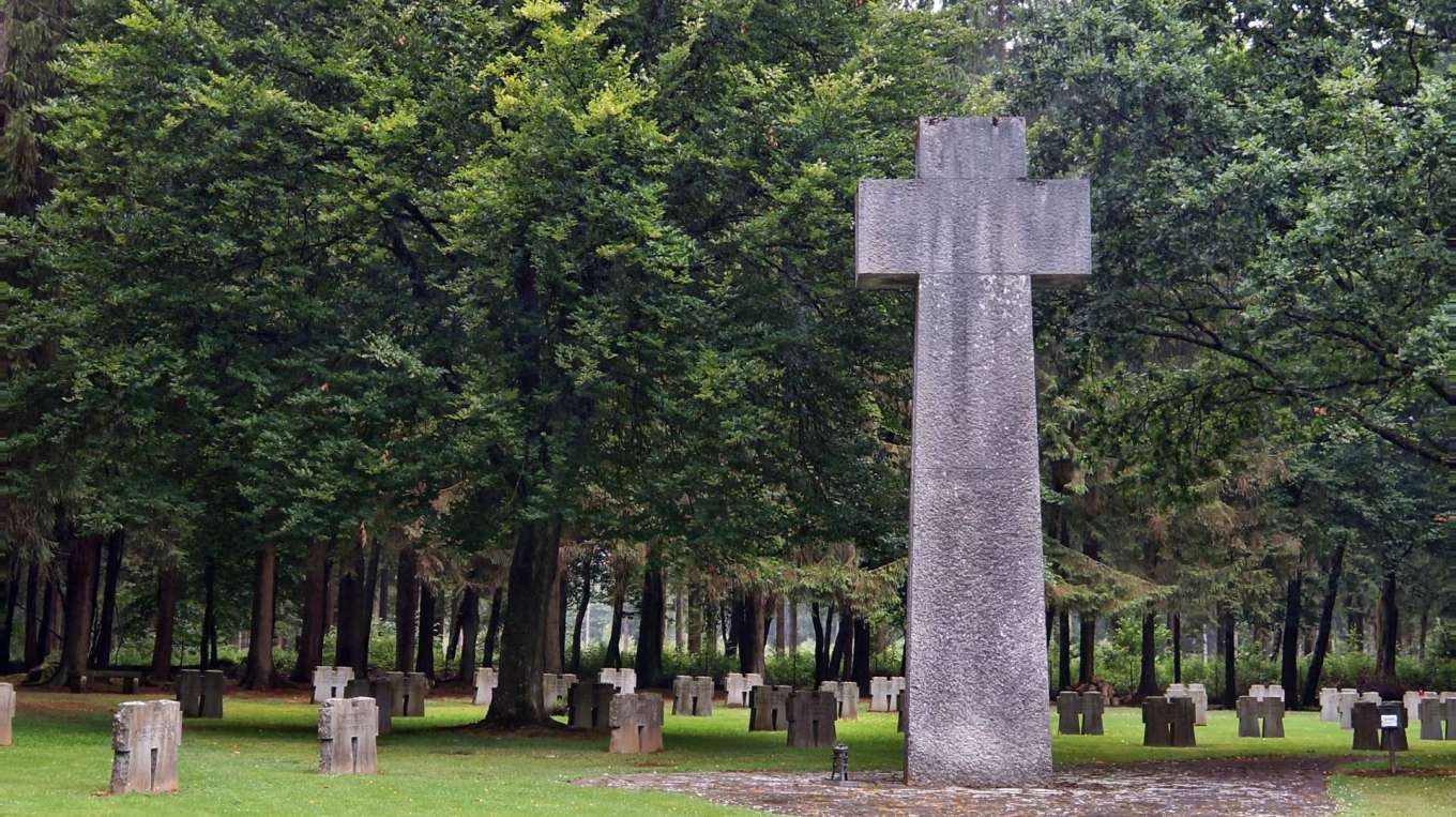 Cemetery of Honor / Ehrenfriedhof Hürtgen