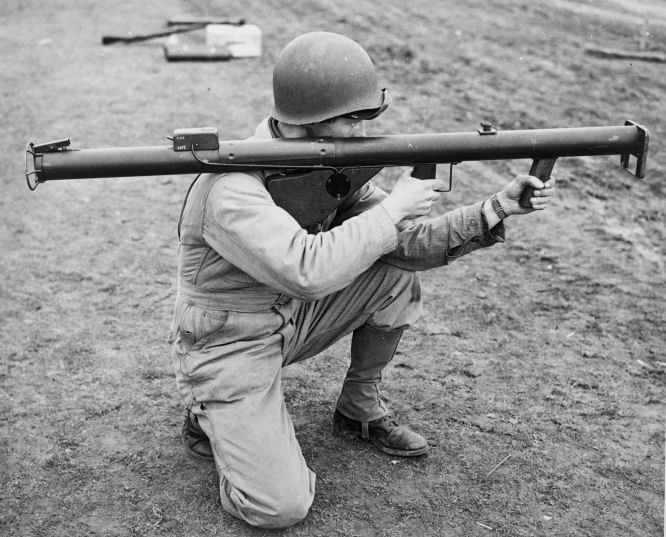 SOLDIER WITH BAZOOKA M1