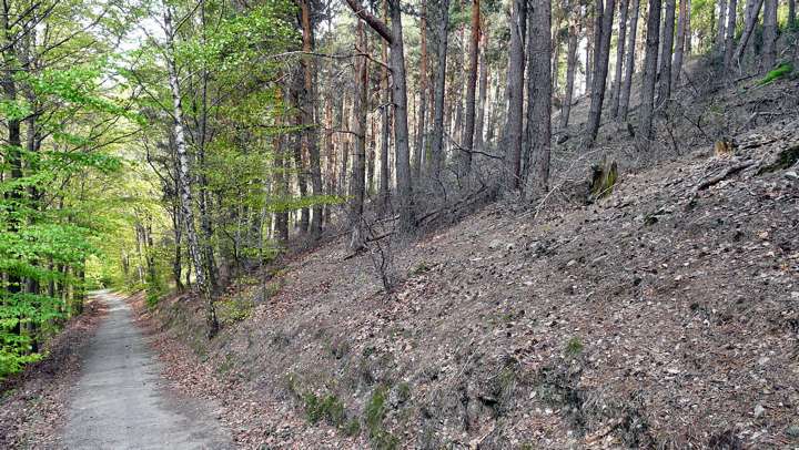 STEEP SLOPE OF HILL400