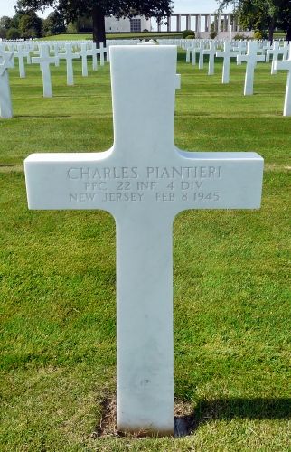 GRAVE CHARLES PIANTIERI